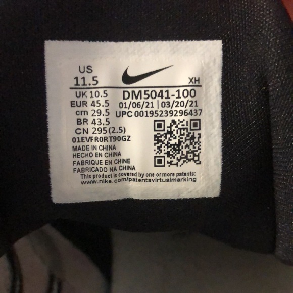 Kyrie Irving 4s low - Picture 4 of 5